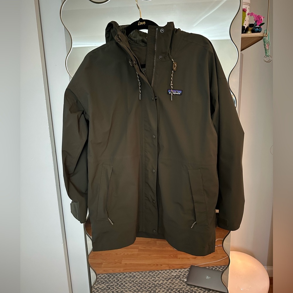 Patagonia outdoor everyday rain jacket